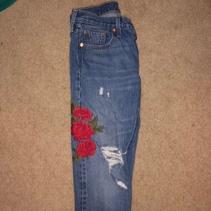 Levi’s boyfriend flower jeans